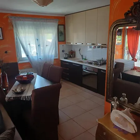 בית נופש Niki's House *